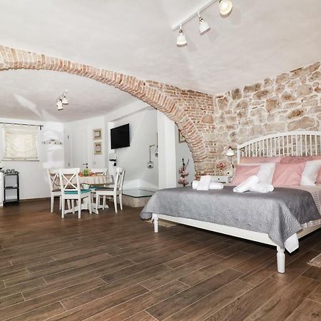 Cozy Apartment Mari Ровінь Екстер'єр фото