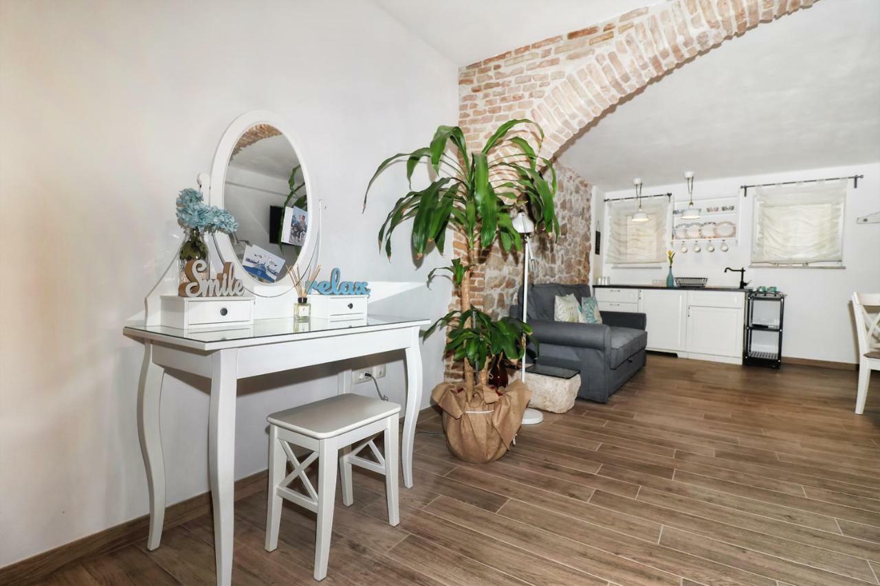 Cozy Apartment Mari Ровінь Екстер'єр фото