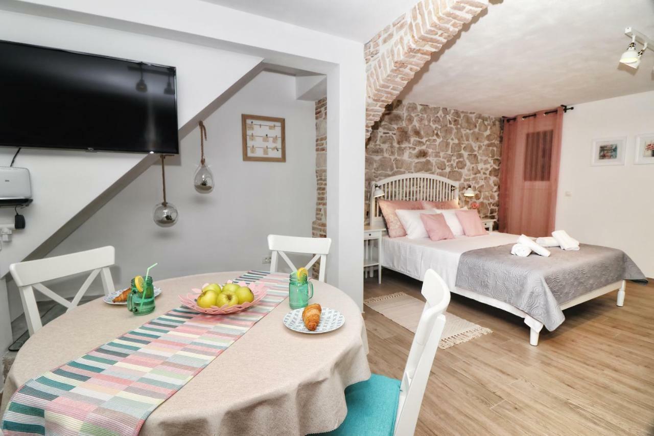 Cozy Apartment Mari Ровінь Екстер'єр фото